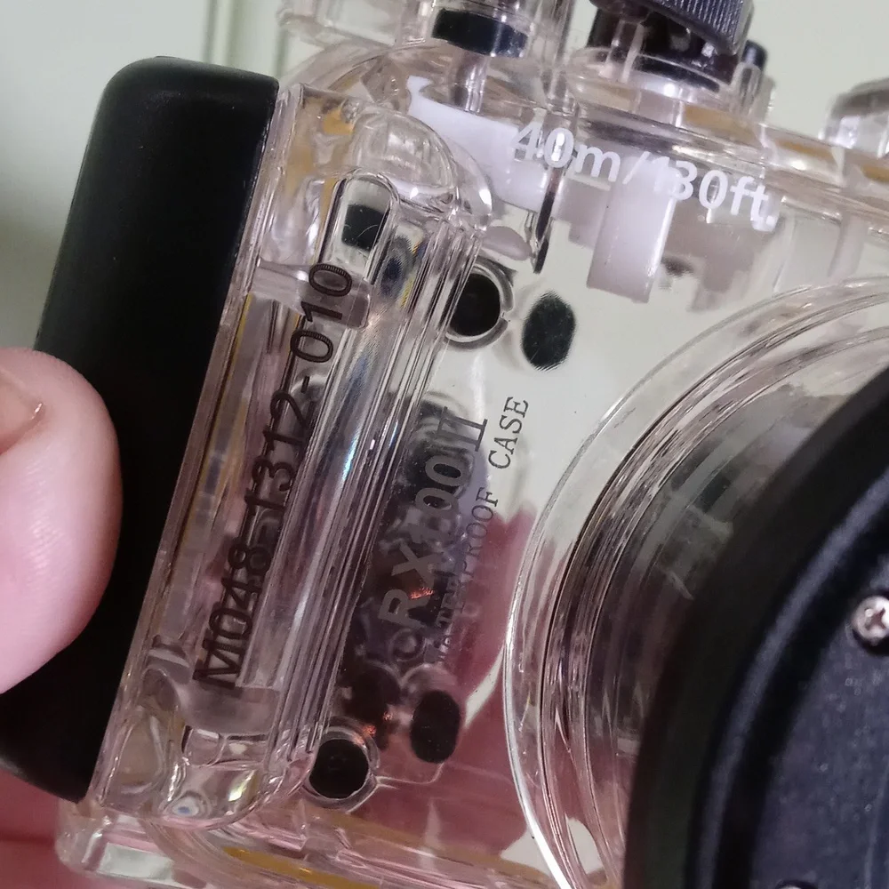 Waterproof camera case for Sony RX100/RX100II